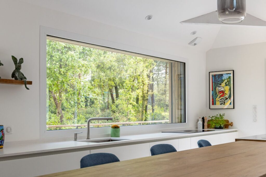 Fenêtre fixe aluminium en blanc 2100 sablé chez AMPC Solutions